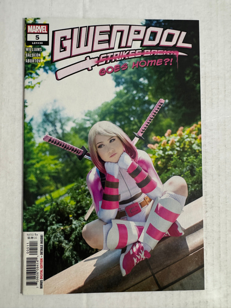 GWENPOOL STRIKES BACK #1 NM Cosplay Variant