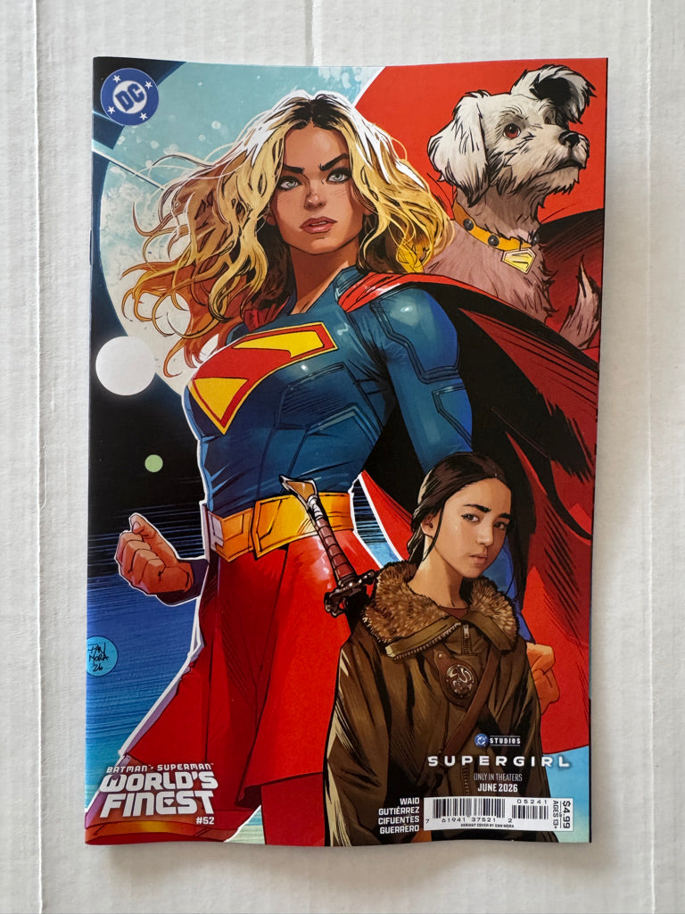 BATMAN SUPERMAN WORLD'S FINEST #52 NM Dan Mora Supergirl VARIANT