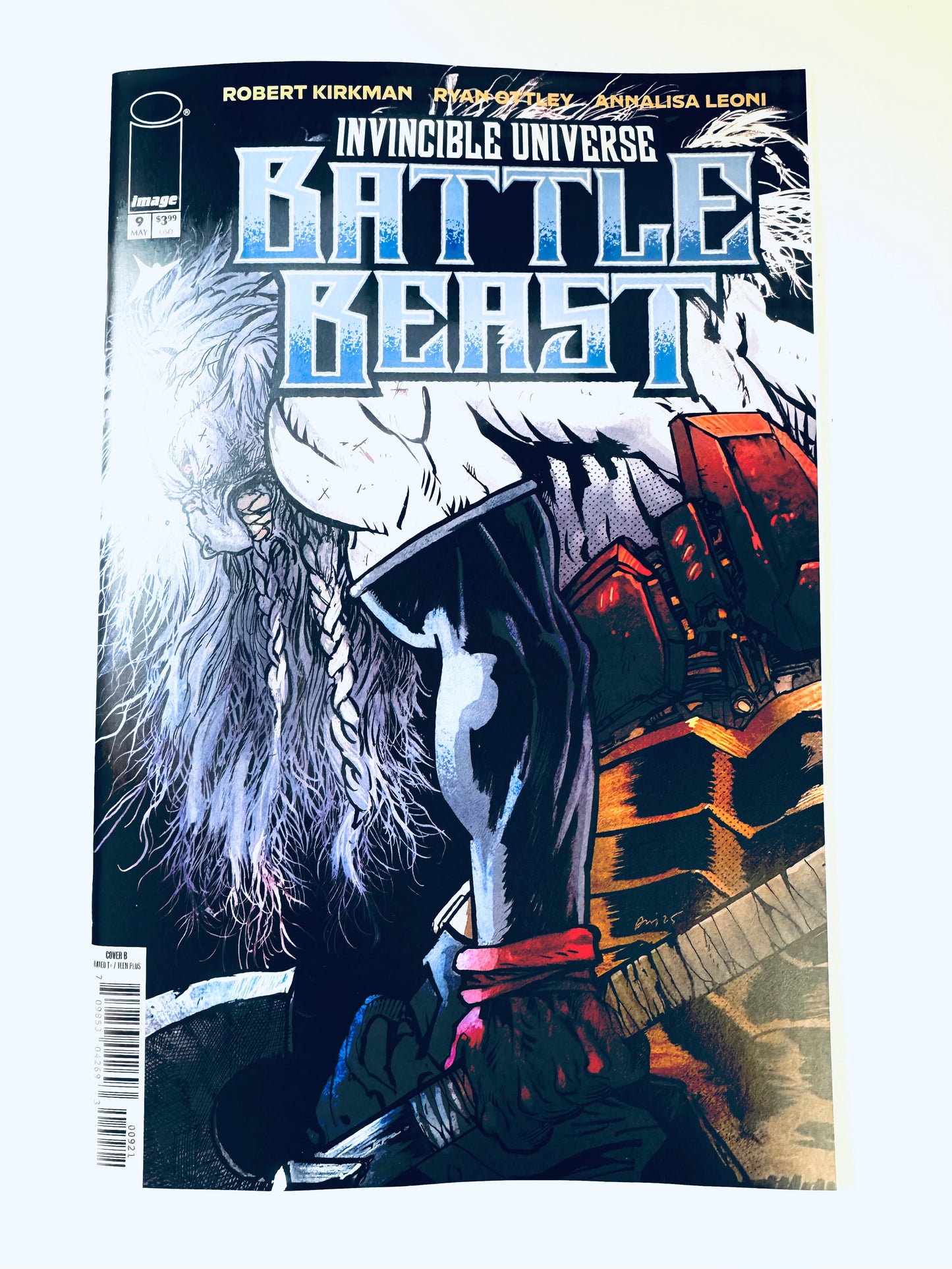 INVINCIBLE UNIVERSE: BATTLE BEAST #9 NM Cover B Daniel Warren Johnson Variant