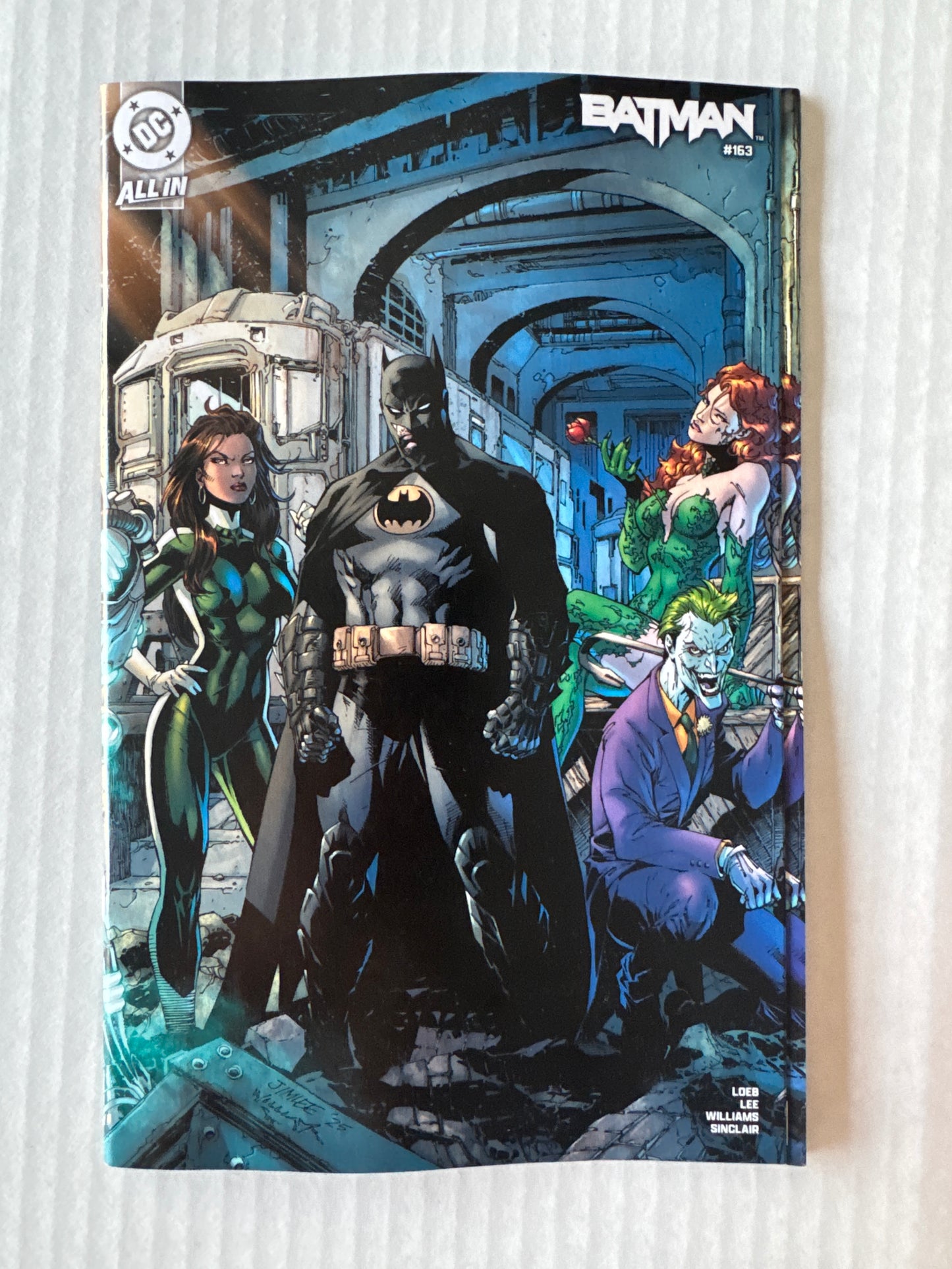 BATMAN #163 Vol 3 NM Jim Lee Hero Gatefold Variant