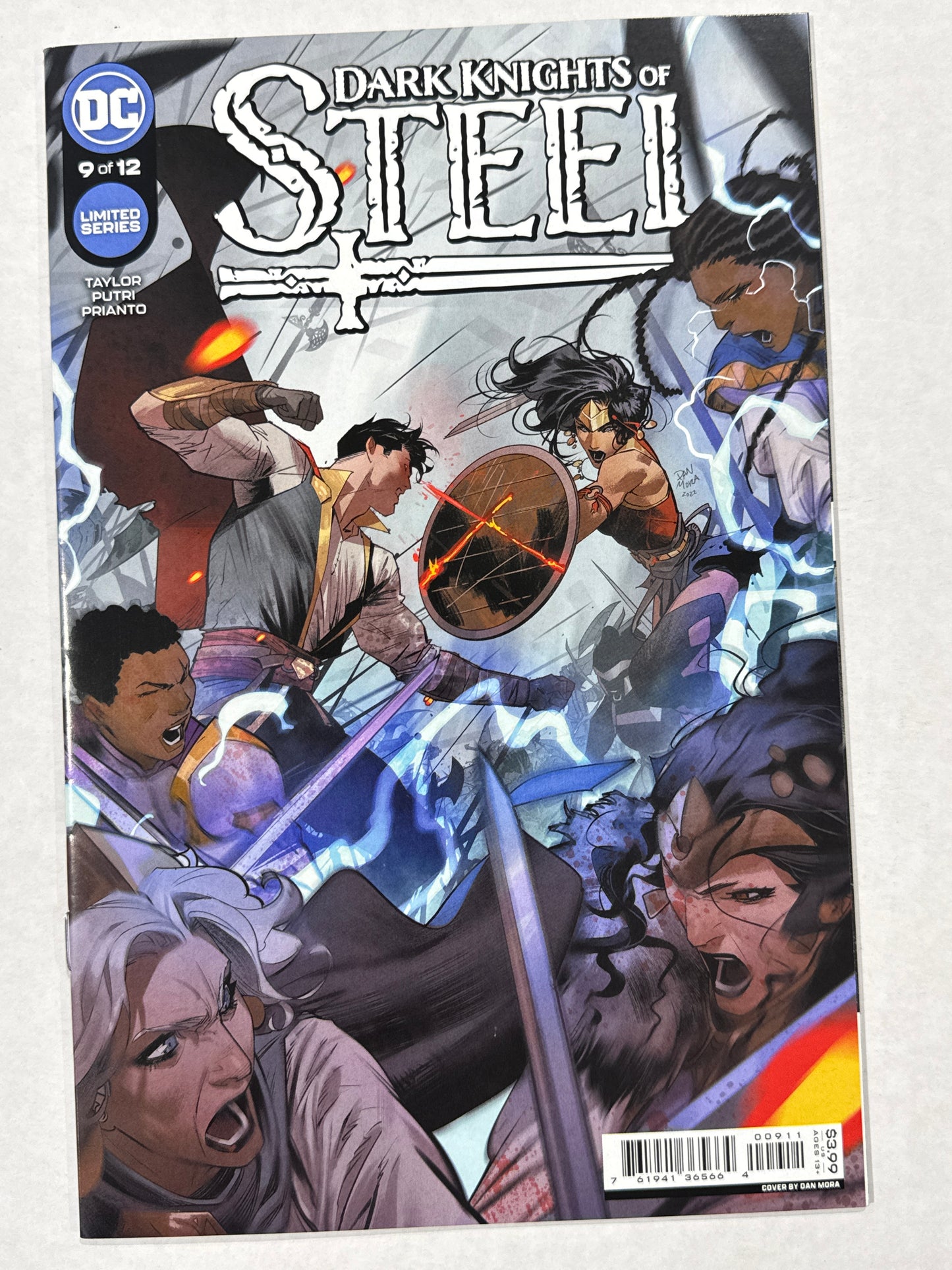 DARK KNIGHTS OF STEEL #9 NM Dan Mora Cover