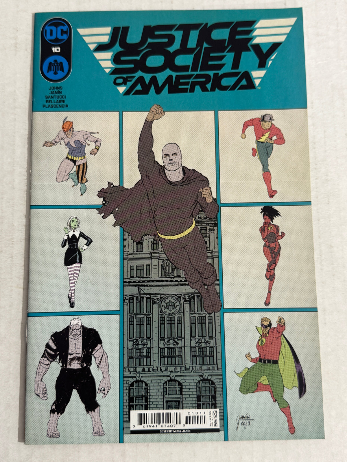 JUSTICE SOCIETY OF AMERICA #10 Vol 4 NM Mikel Janin Cover