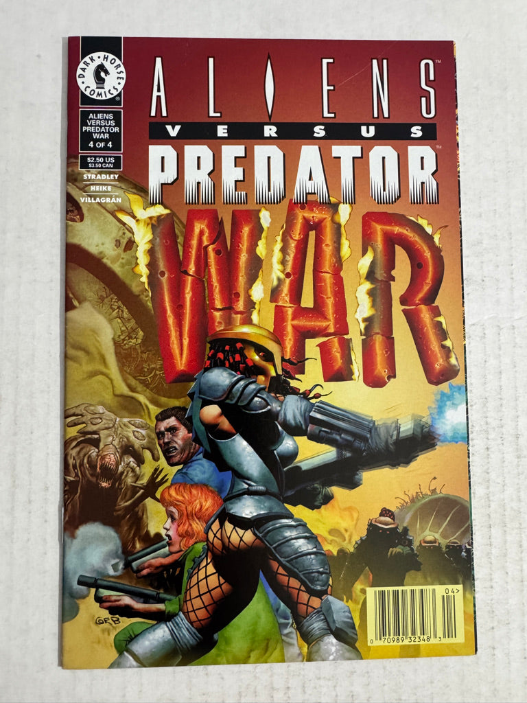 ALIENS VERSUS PREDATOR WAR #4 VF/NM Richard Corben Cover NEWSSTAND