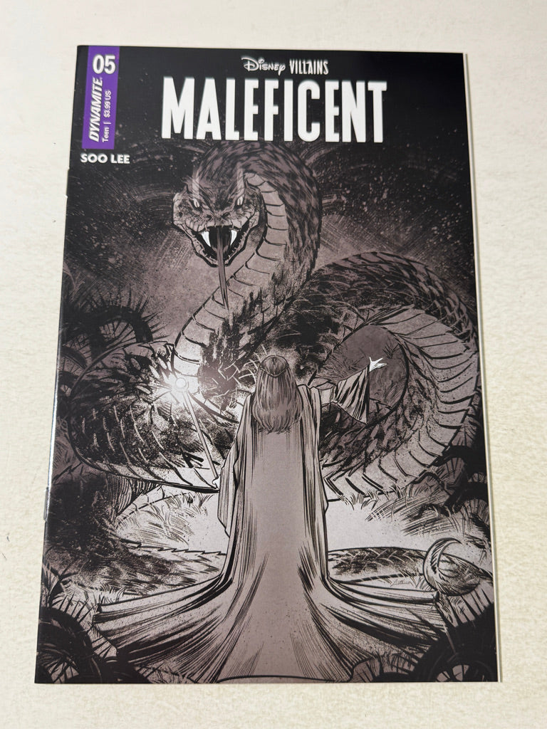 DISNEY VILLAINS : MALEFICENT #5 NM 1:10 B/W Soo Lee Variant