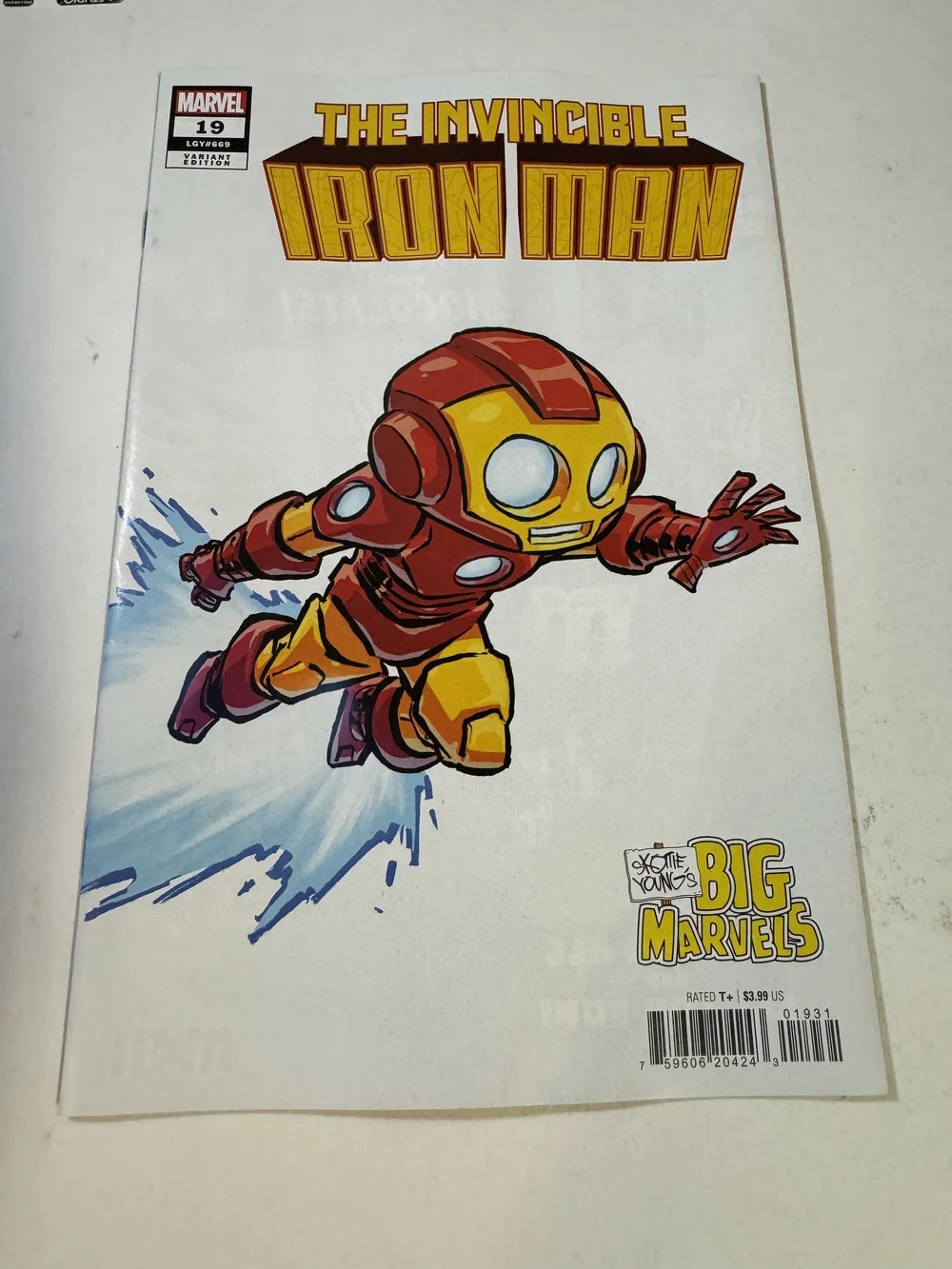 INVINCIBLE IRON MAN #19 Vol 10 NM Skottie Young Variant