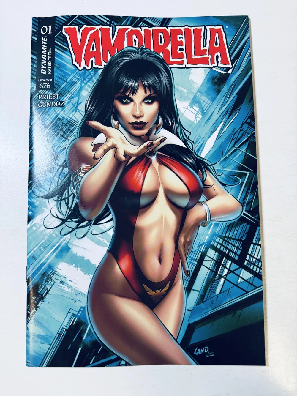VAMPIRELLA #1 Vol 7 NM Greg Land B Variant