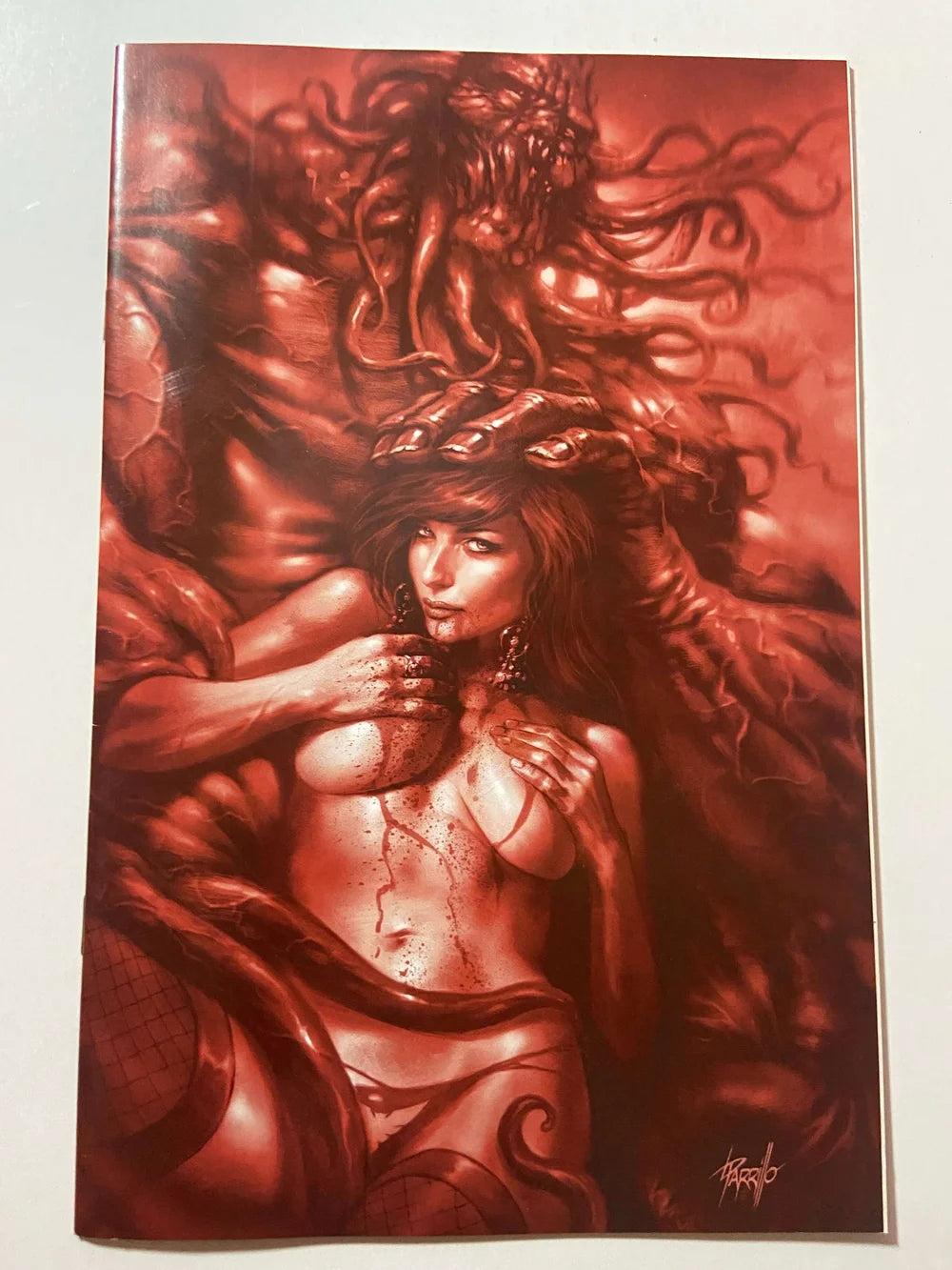 VAMPIRELLA #10 Vol 5 NM- 1:21 Lucio Parrillo Virgin Red Tint Variant