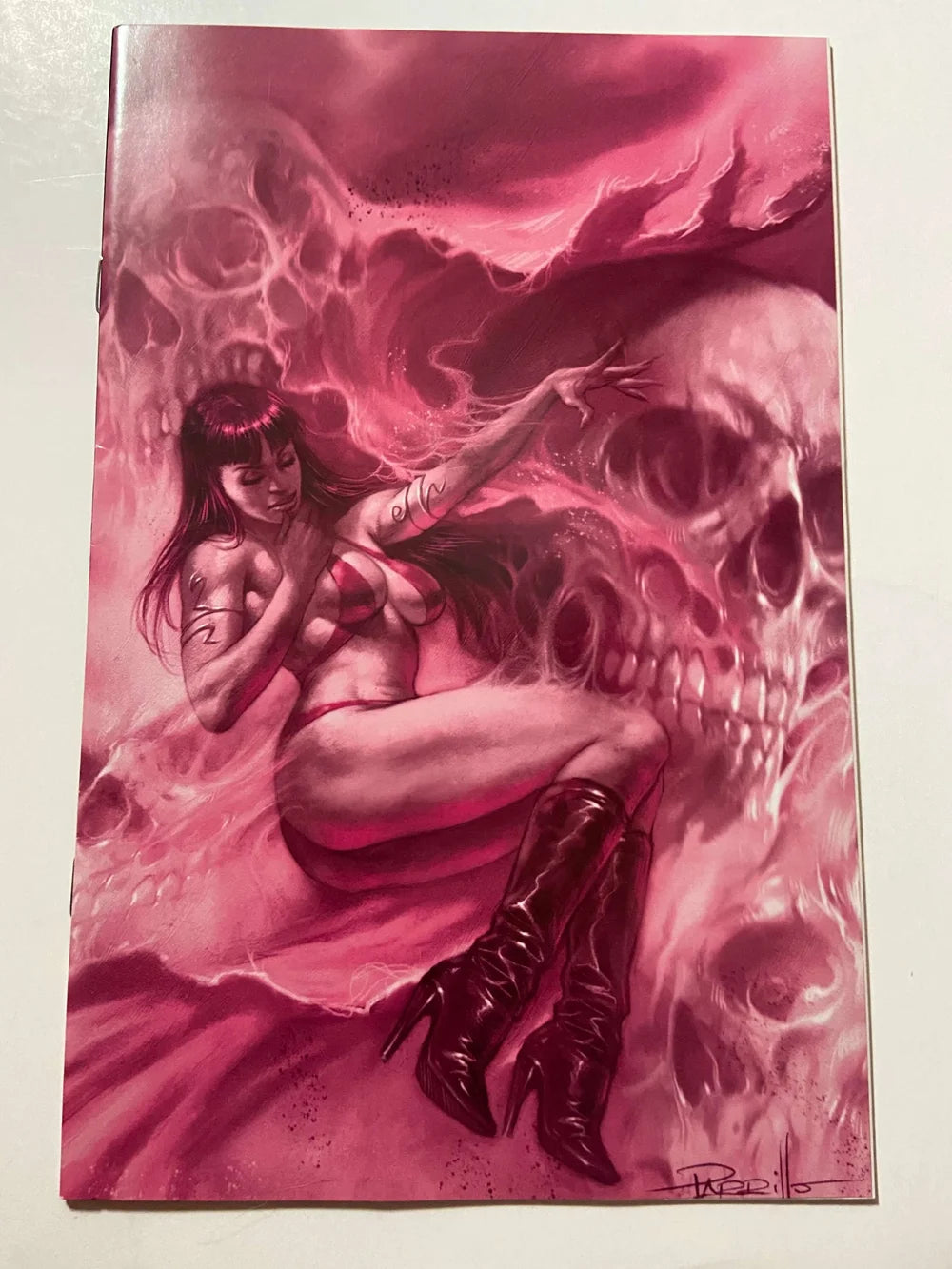 VAMPIRELLA #12 Vol 5 VF 1:21 Virgin Red Tint Lucio Parrillo Variant