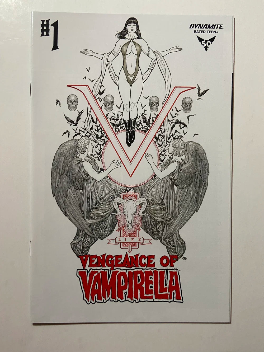 VENGEANCE OF VAMPIRELLA #1 NM 1:50 Frank Cho B/W & Red Variant