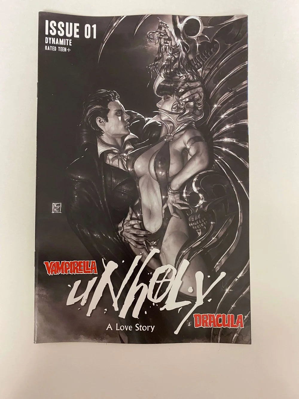 VAMPIRELLA DRACULA UNHOLY #1 NM 1:20 B/W Kyuyong Eom Variant