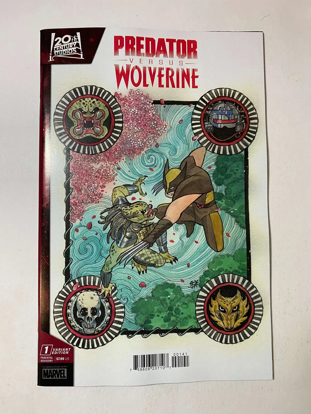 PREDATOR VERSUS WOLVERINE #1 NM Peach Momoko Variant