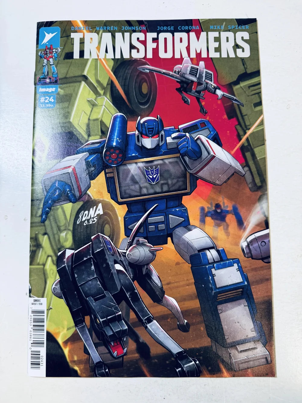 TRANSFORMERS #24 NM 1:10 David Nakayama Variant