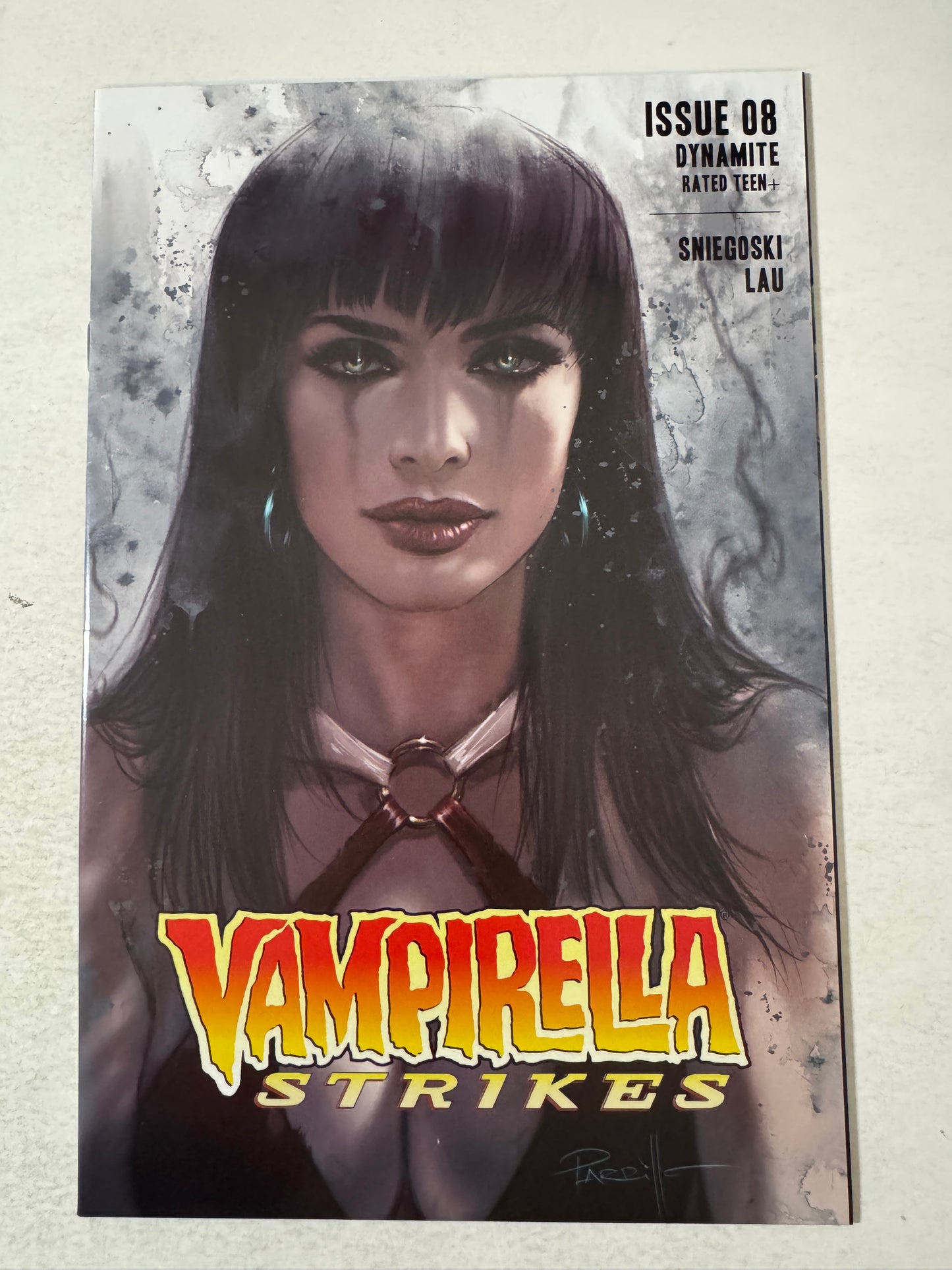 VAMPIRELLA STRIKES #8 NM Lucio Parrillo Cover