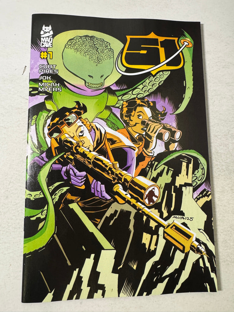 51 #1 NM Michael Avon Oeming B Variant