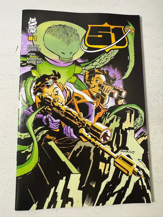 51 #1 NM Michael Avon Oeming B Variant