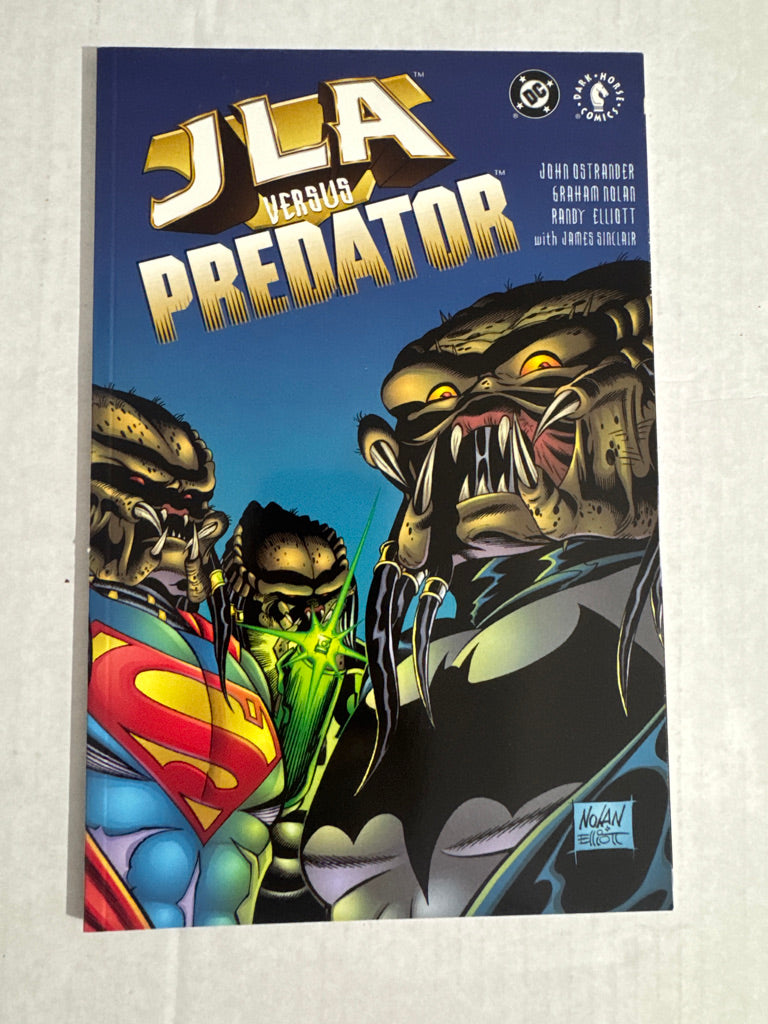 JLA VERSUS PREDATOR NM