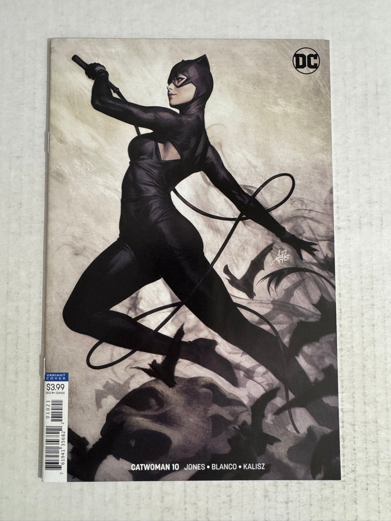 CATWOMAN #10 Vol 5 NM Artgerm Variant