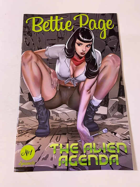 BETTIE PAGE The Alien Agenda #1 NM Celor McFarlane Homage Variant