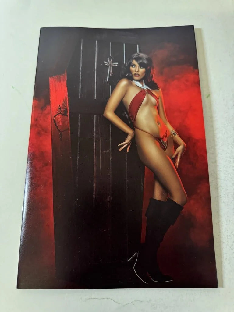 VAMPIRELLA Dark Reflections #1 NM 1:10 Virgin Cosplay Variant