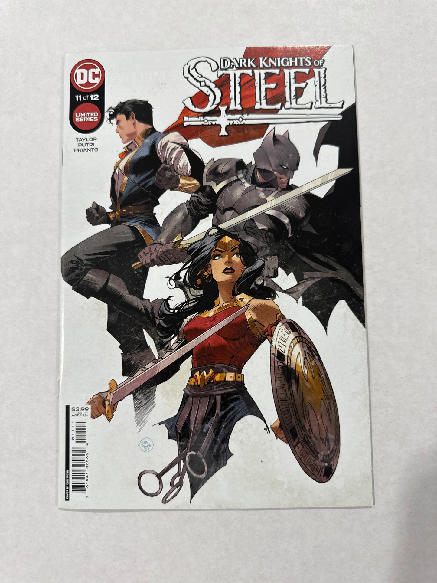 DARK KNIGHTS OF STEEL #11 NM Dan Mora Cover
