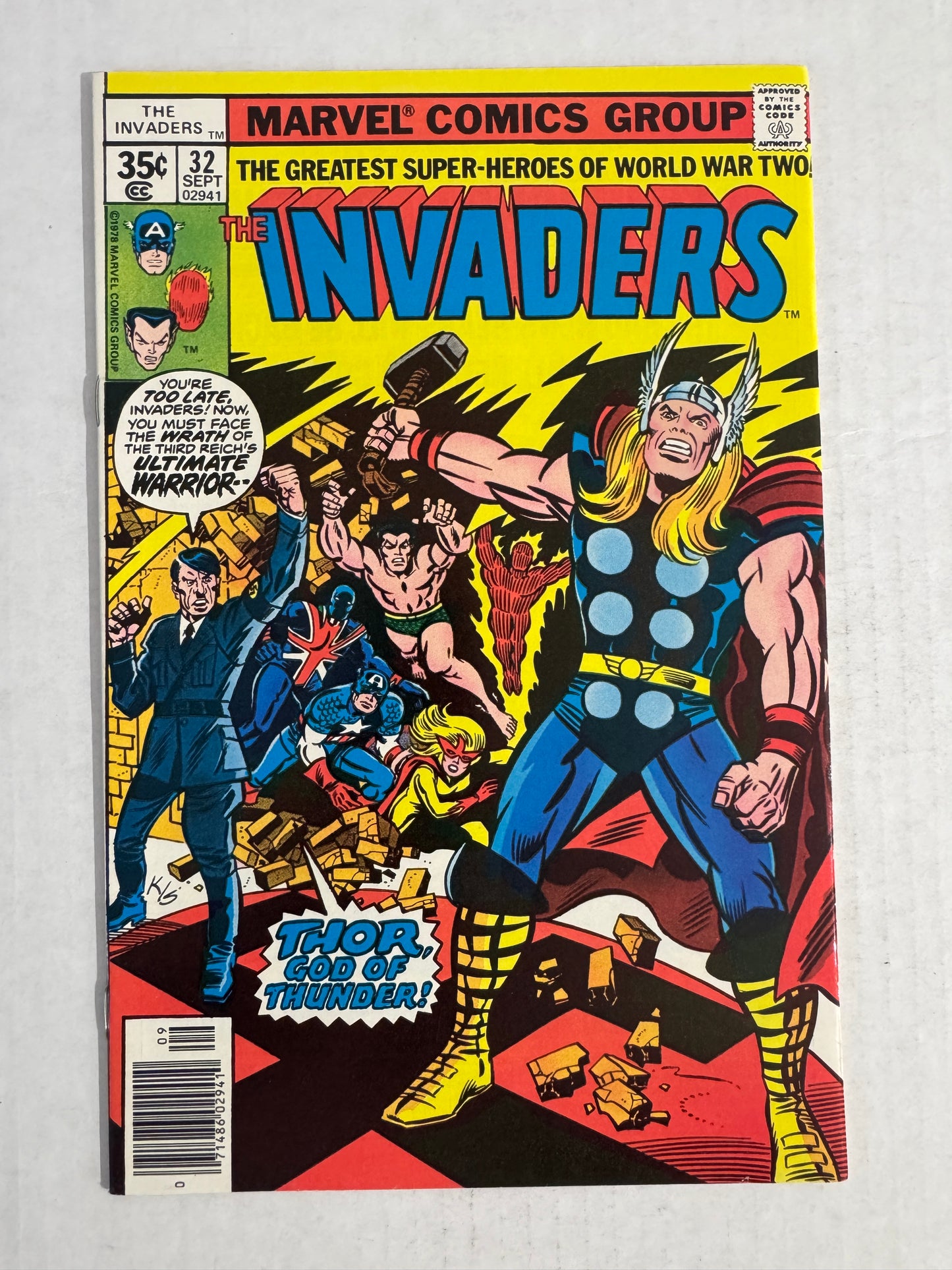INVADERS #32 NM-