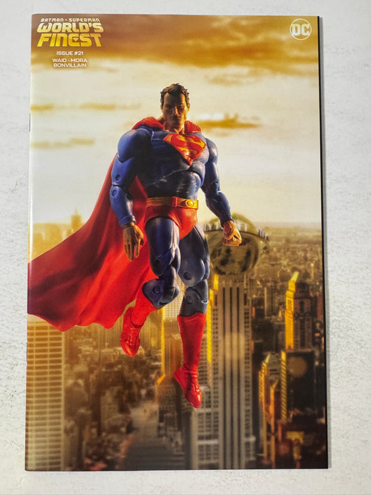 BATMAN SUPERMAN WORLD'S FINEST #21 NM Action Figure Variant