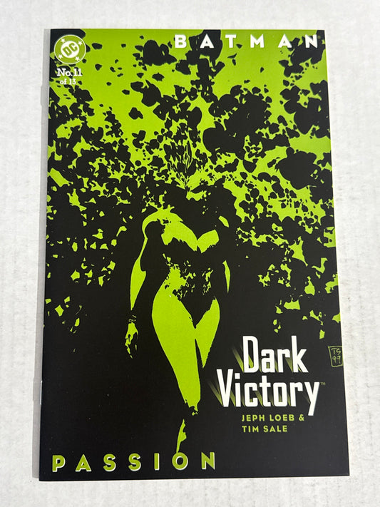 BATMAN DARK VICTORY #11 NM Tim Sale Cover