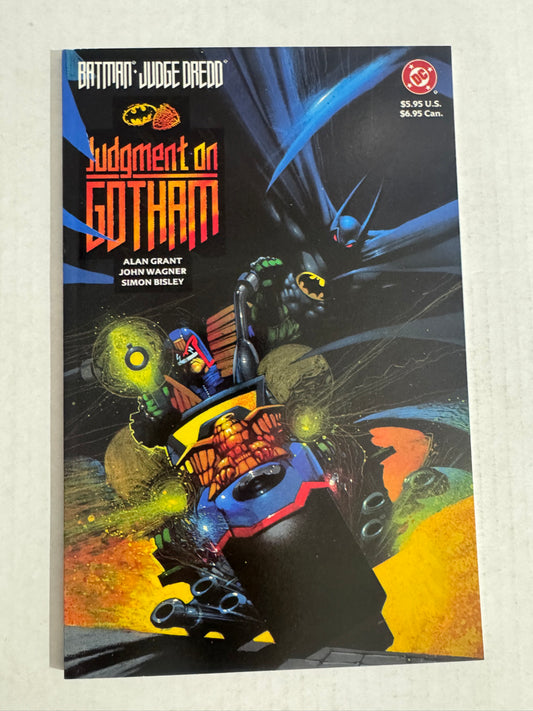 BATMAN JUDGE DREDD Judgement on Gotham NM Simon Bisley Cover