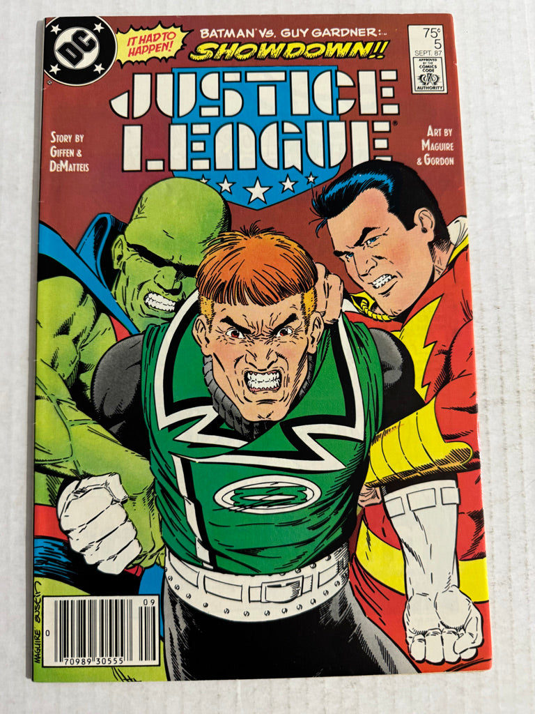 JUSTICE LEAGUE #5 VF Kevin Maguire Cover NEWSSTAND