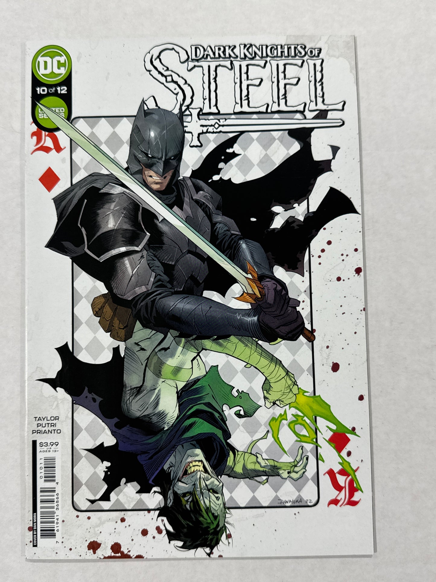 DARK KNIGHTS OF STEEL #10 V+ Dan Mora Cover
