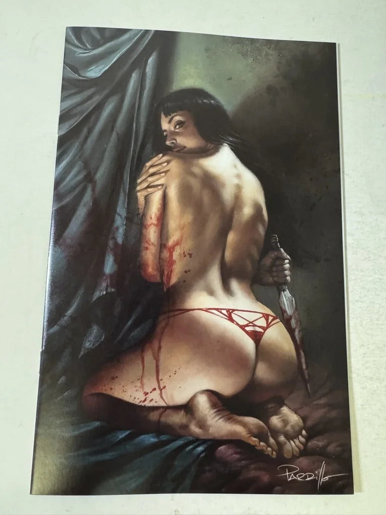 VAMPIRELLA #671 NM Virgin Lucio Parrillo Variant