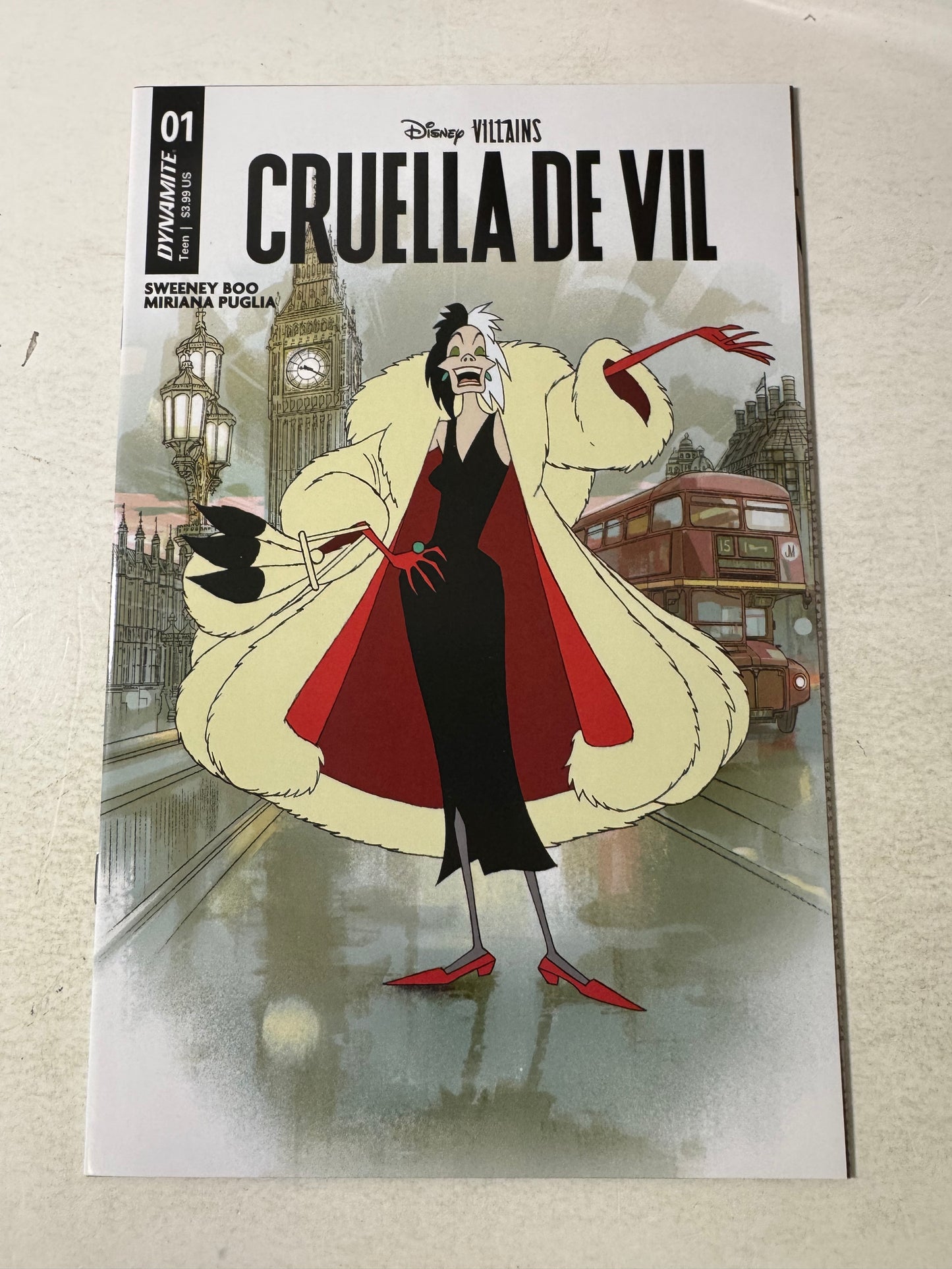 DISNEY VILLAINS : CRUELLA DE VIL #1 NM Joshua Middleton B Variant