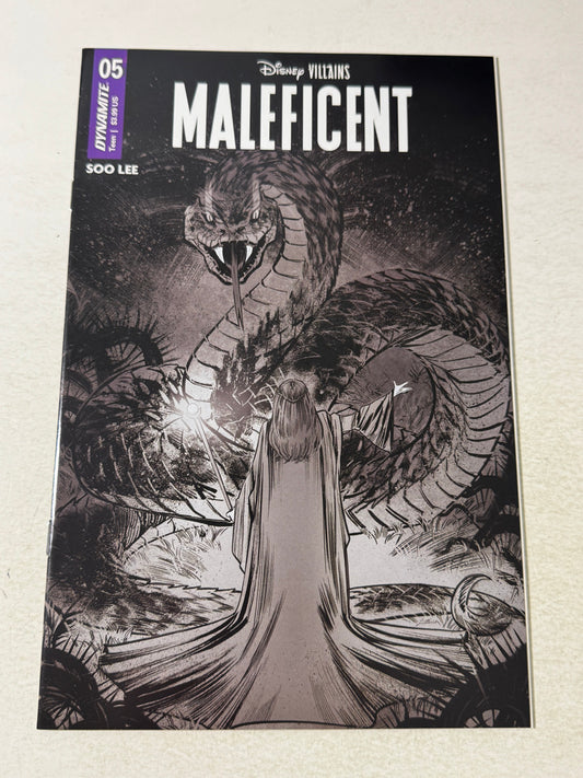 DISNEY VILLAINS : MALEFICENT #5 NM 1:10 B/W Soo Lee Variant