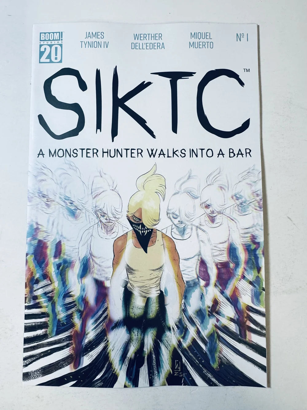 SOMETHING IS KILLING THE CHILDREN A Monster Walks Into A Bar #1 NM