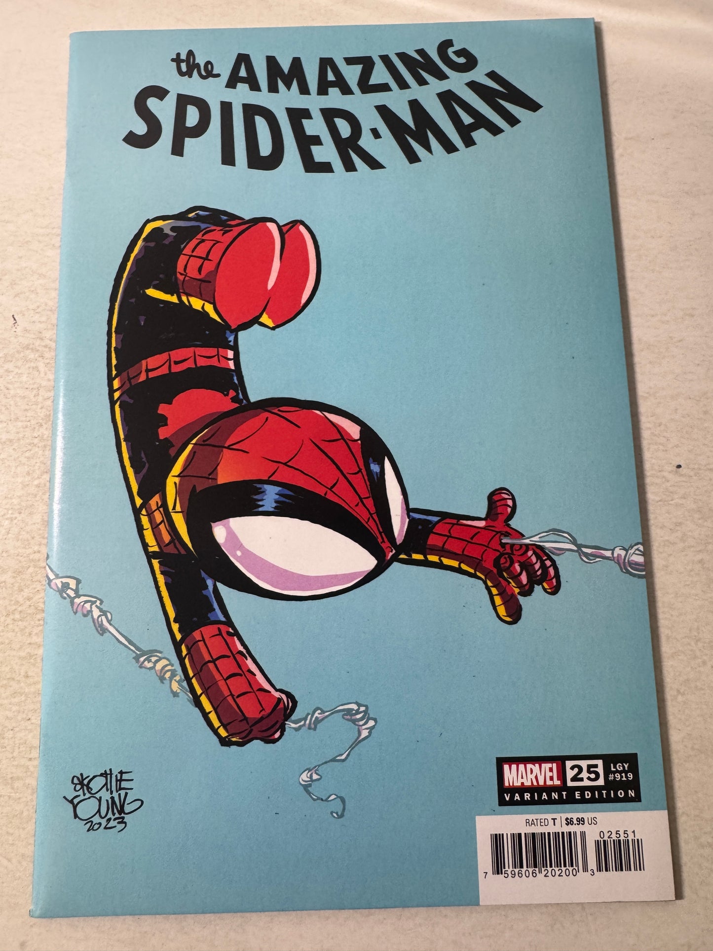 AMAZING SPIDER-MAN #25 Vol 6 NM Skottie Young Variant