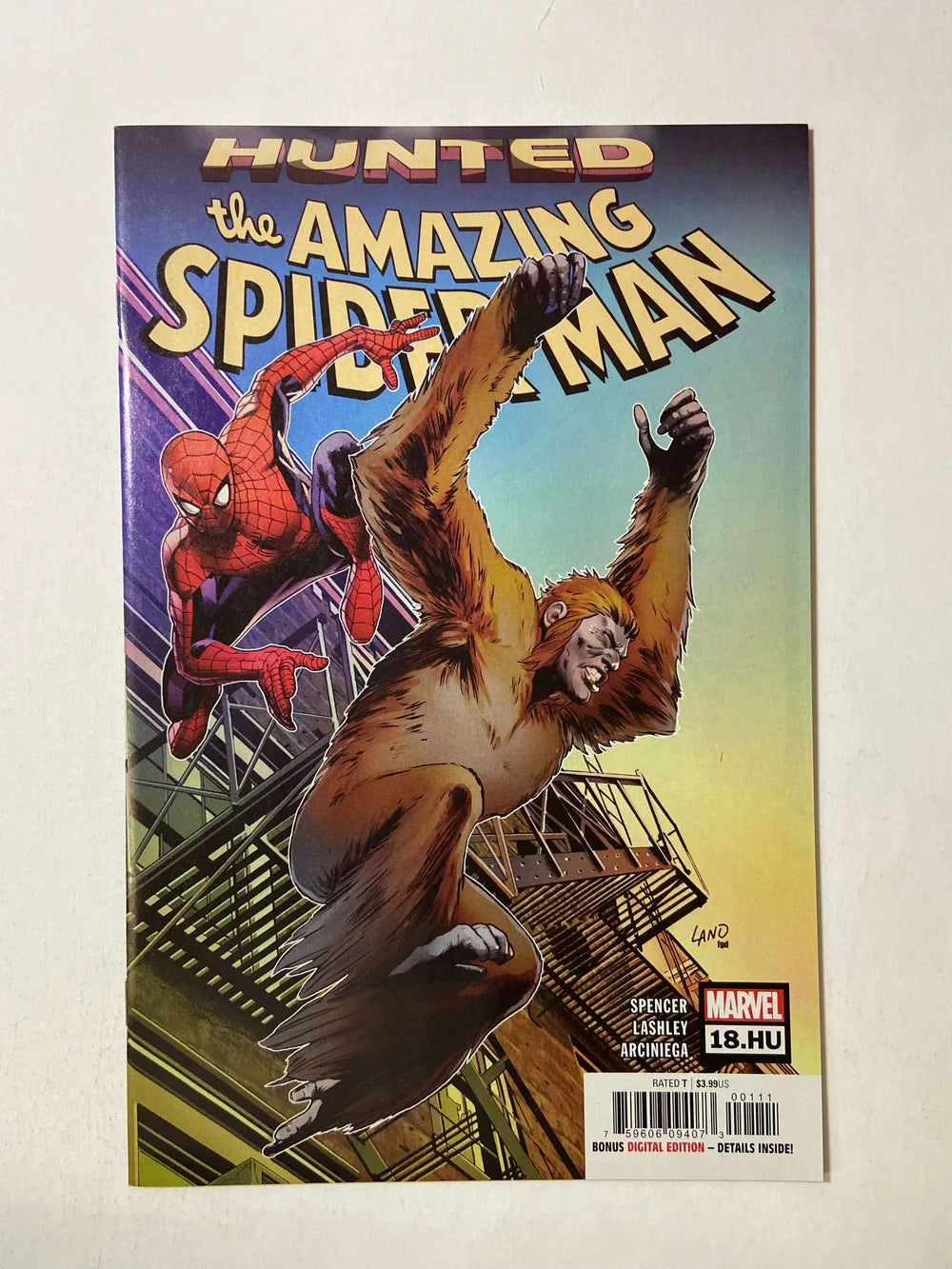 AMAZING SPIDER-MAN #18.HU Vol 5 Greg Land Cover