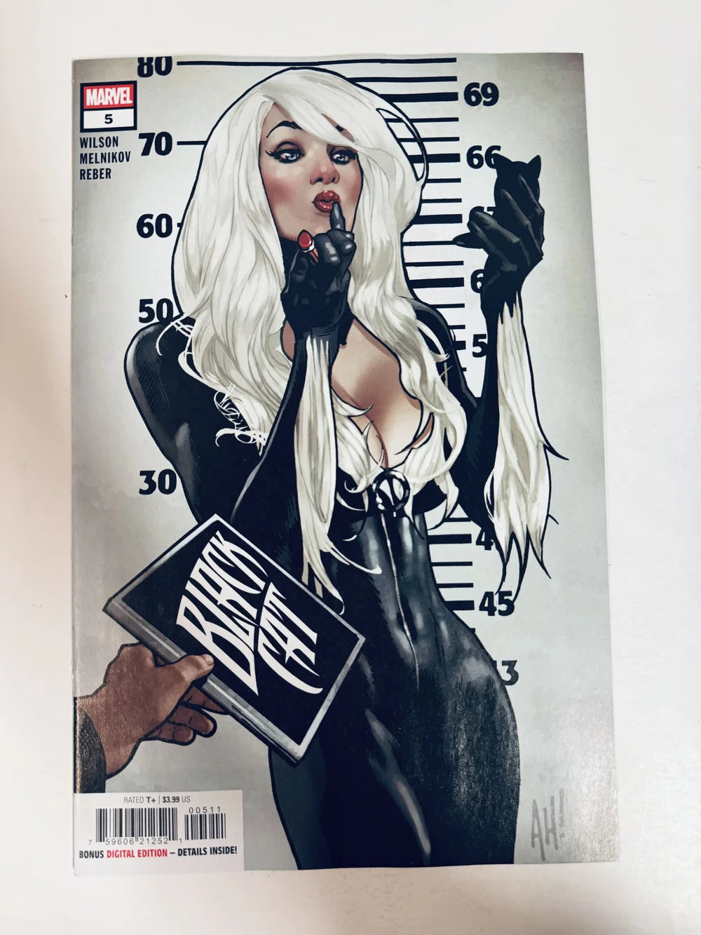 BLACK CAT #5 Vol 4 NM Adam Hughes Cover