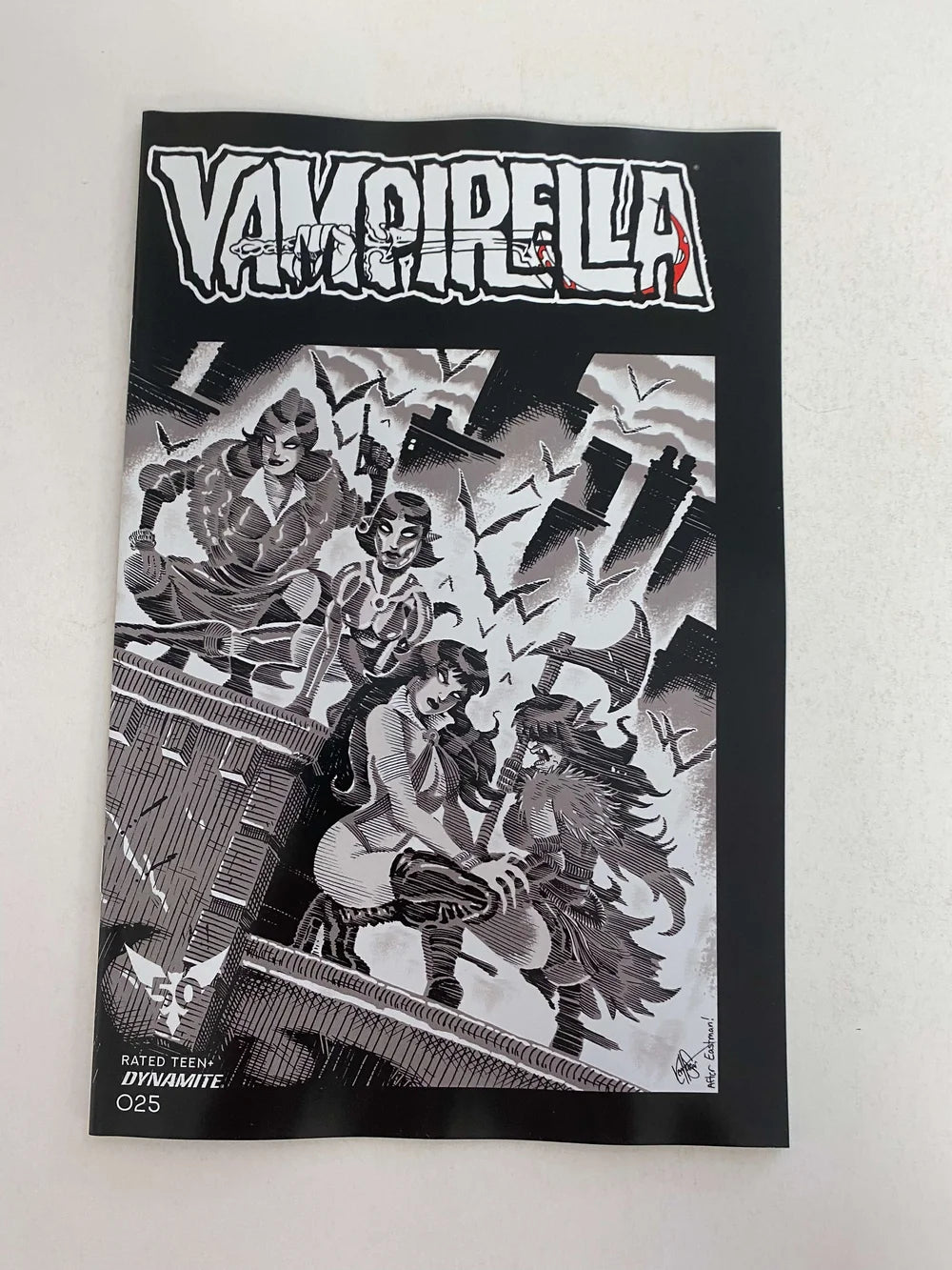 VAMPIRELLA #25 Vol 5 NM 1:11 B/W TMNT Homage Variant