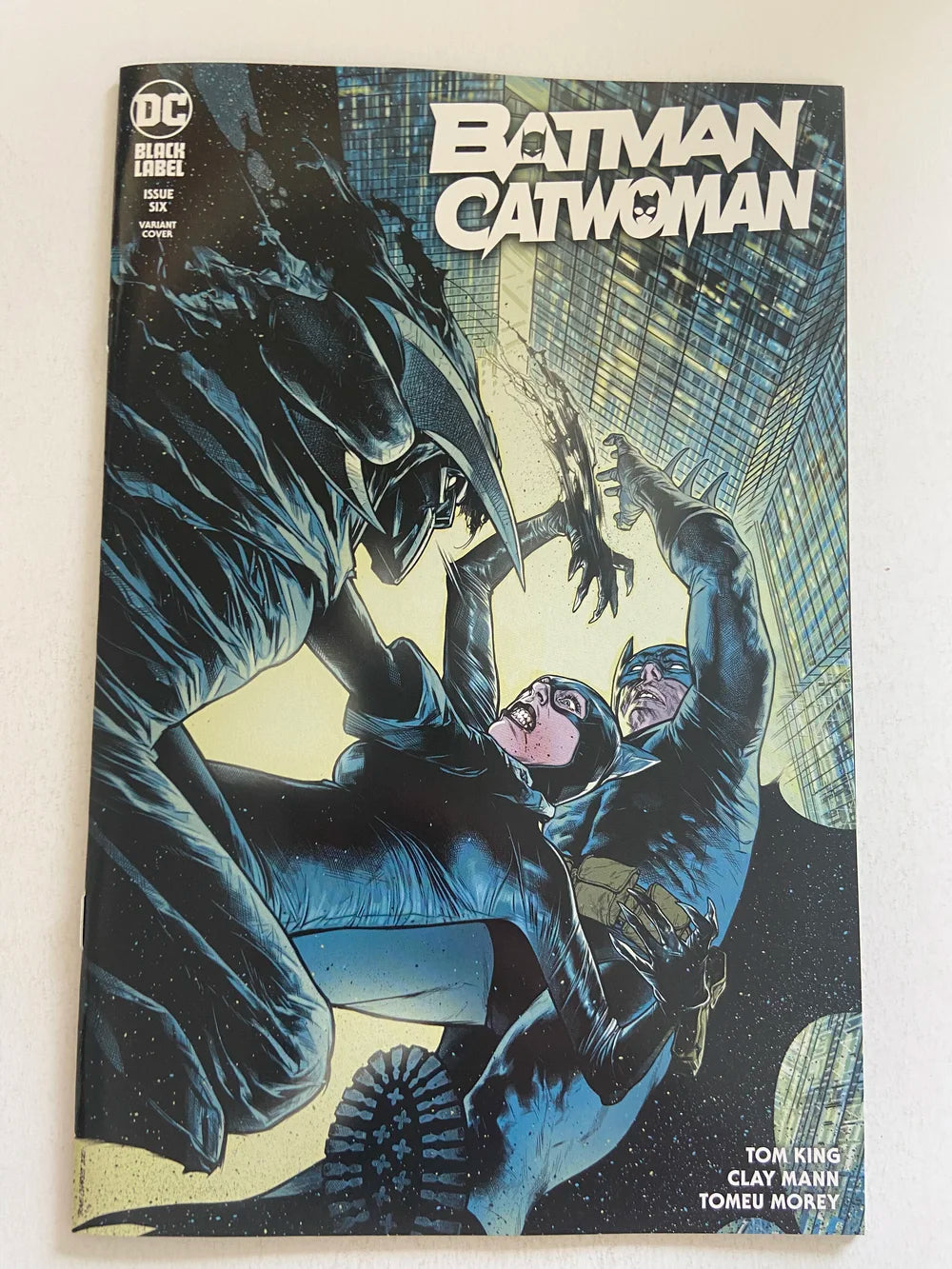 BATMAN CATWOMAN #6 NM  Travis Charest Variant