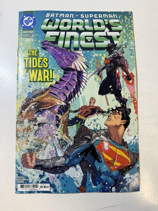 BATMAN SUPERMAN WORLD'S FINEST #37 NM Dan Mora Cover