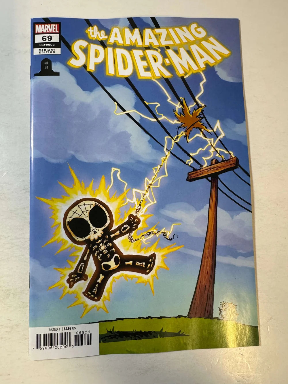 AMAZING SPIDER-MAN #69 Vol 6 NM Skottie Young Variant