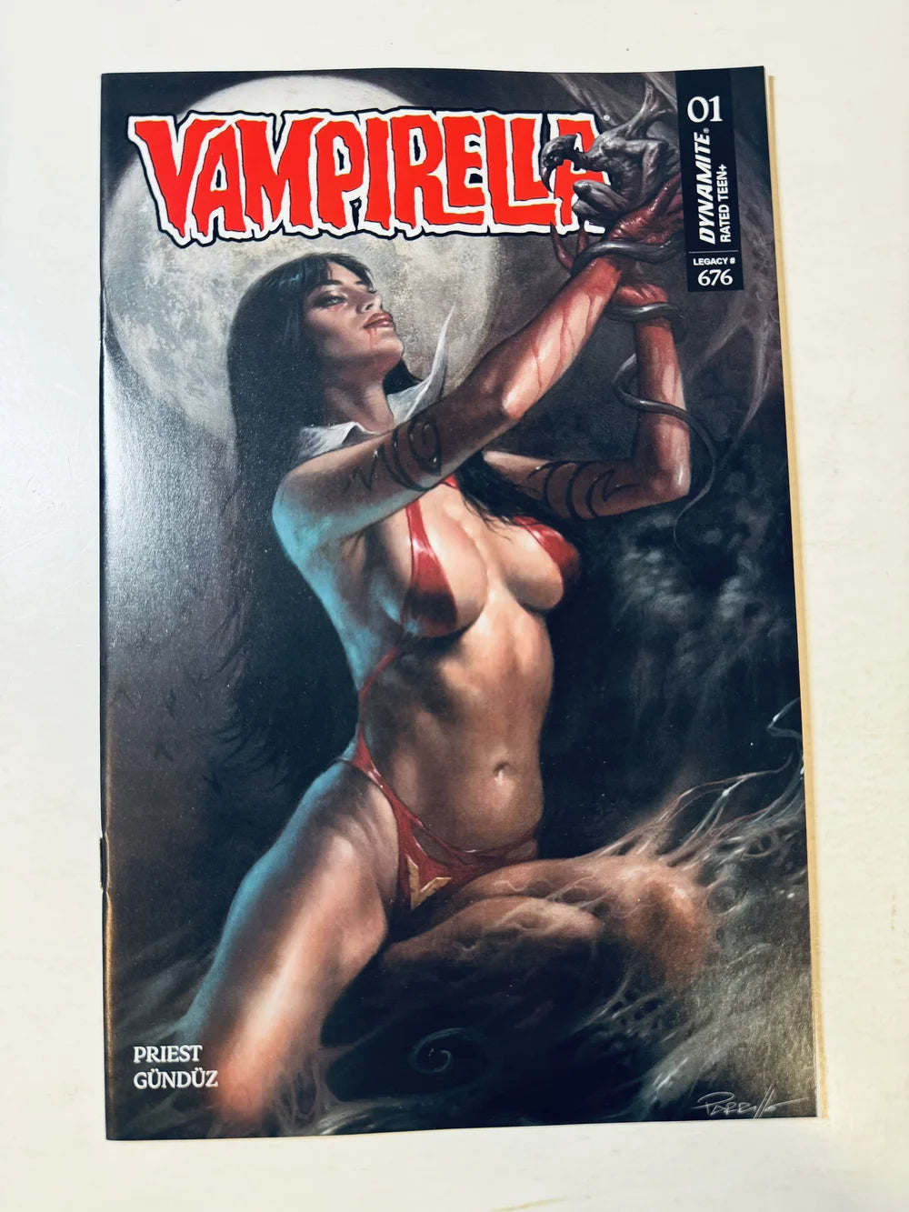 VAMPIRELLA #1 Vol 7 NM Lucio Parrillo Cover