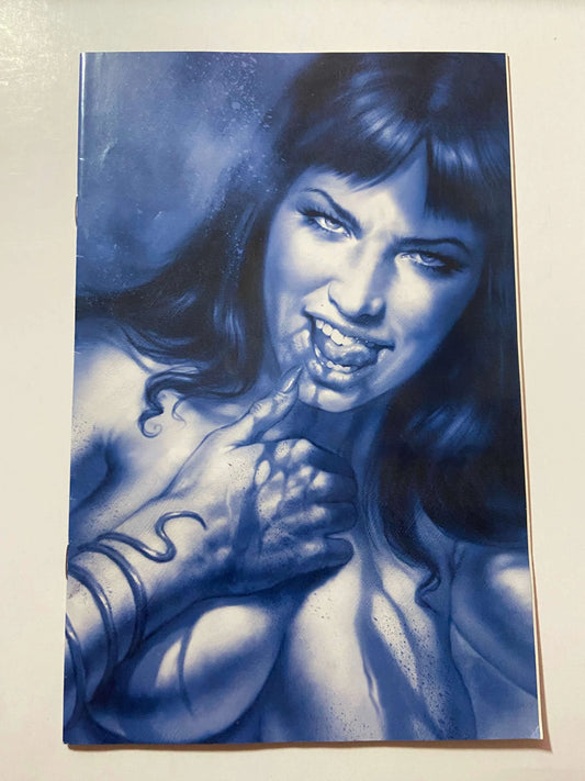 VAMPIRELLA #8 Vol 5 Virgin Lucio Parrillo Midnight Blue Variant
