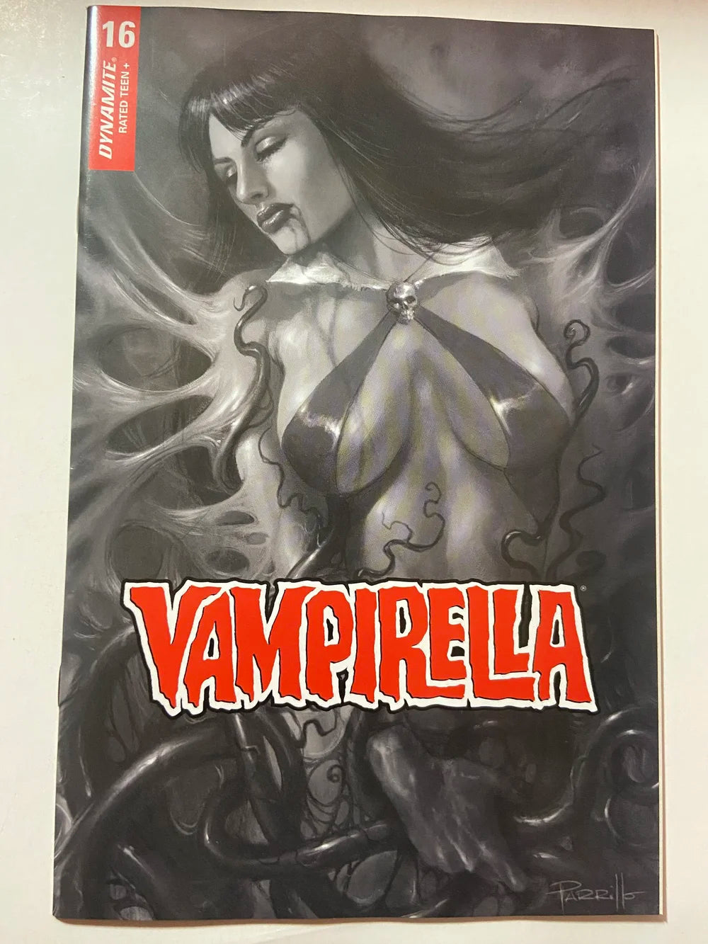 VAMPIRELLA #16 Vol 5 1:10 B/W Lucio Parrillo Variant