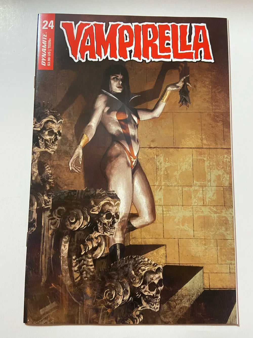 VAMPIRELLA #24 Vol 5 NM- Mastrazzo C Variant