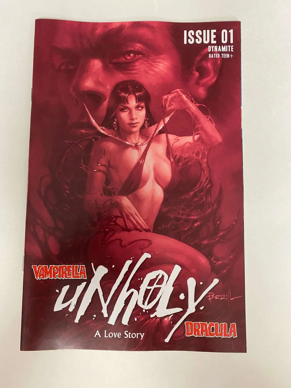 VAMPIRELLA DRACULA UNHOLY #1 NM 1:15 Lucio Parrillo Red Tint Variant
