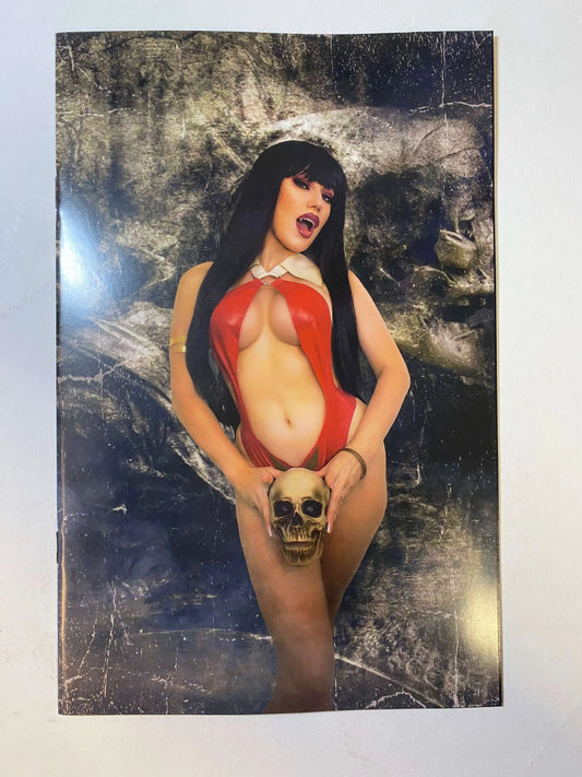VAMPIRELLA #667 NM 1:10 Virgin Cosplay Variant