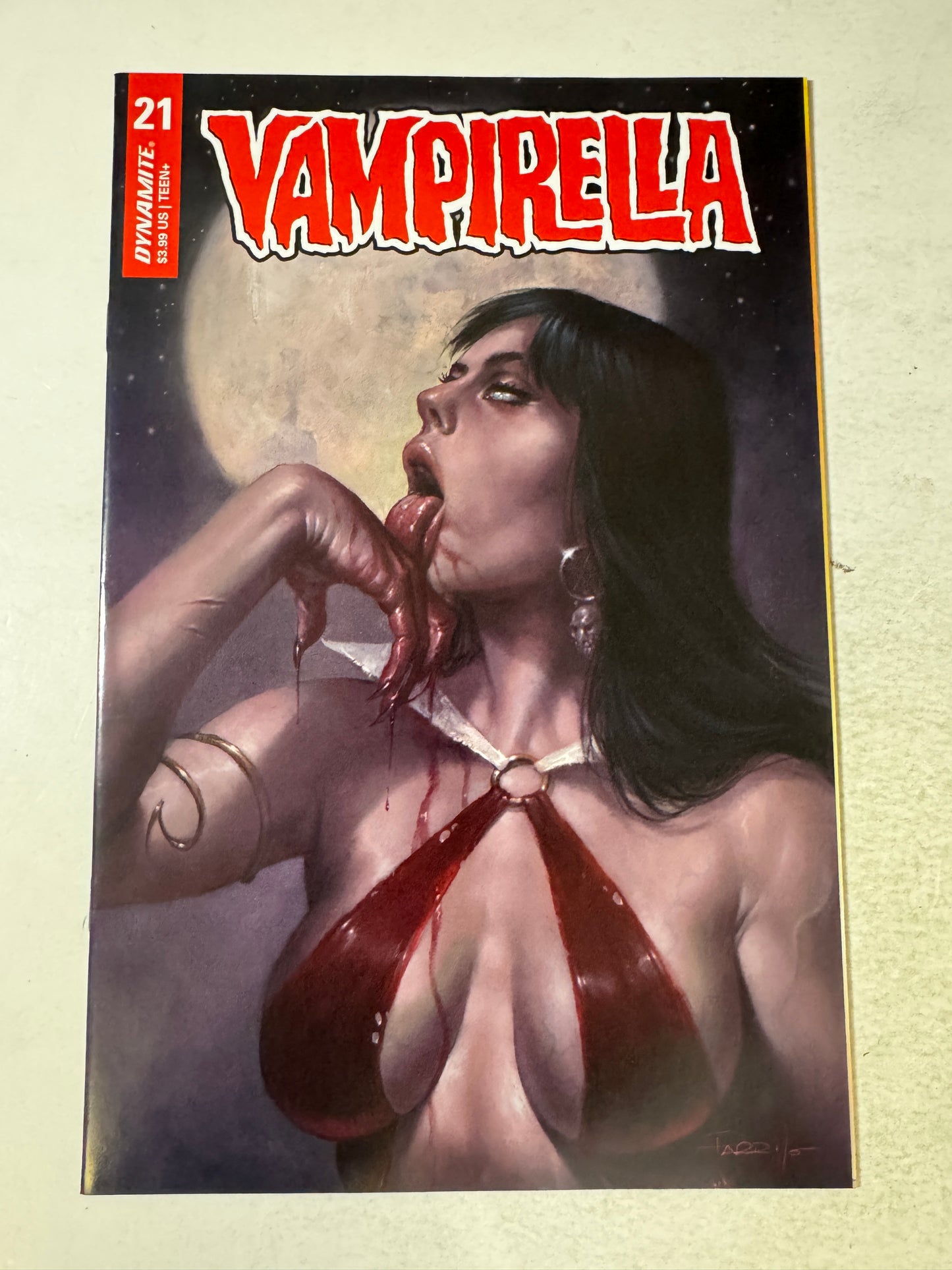 VAMPIRELLA #21 Vol 5 NM Lucio Parrillo Cover