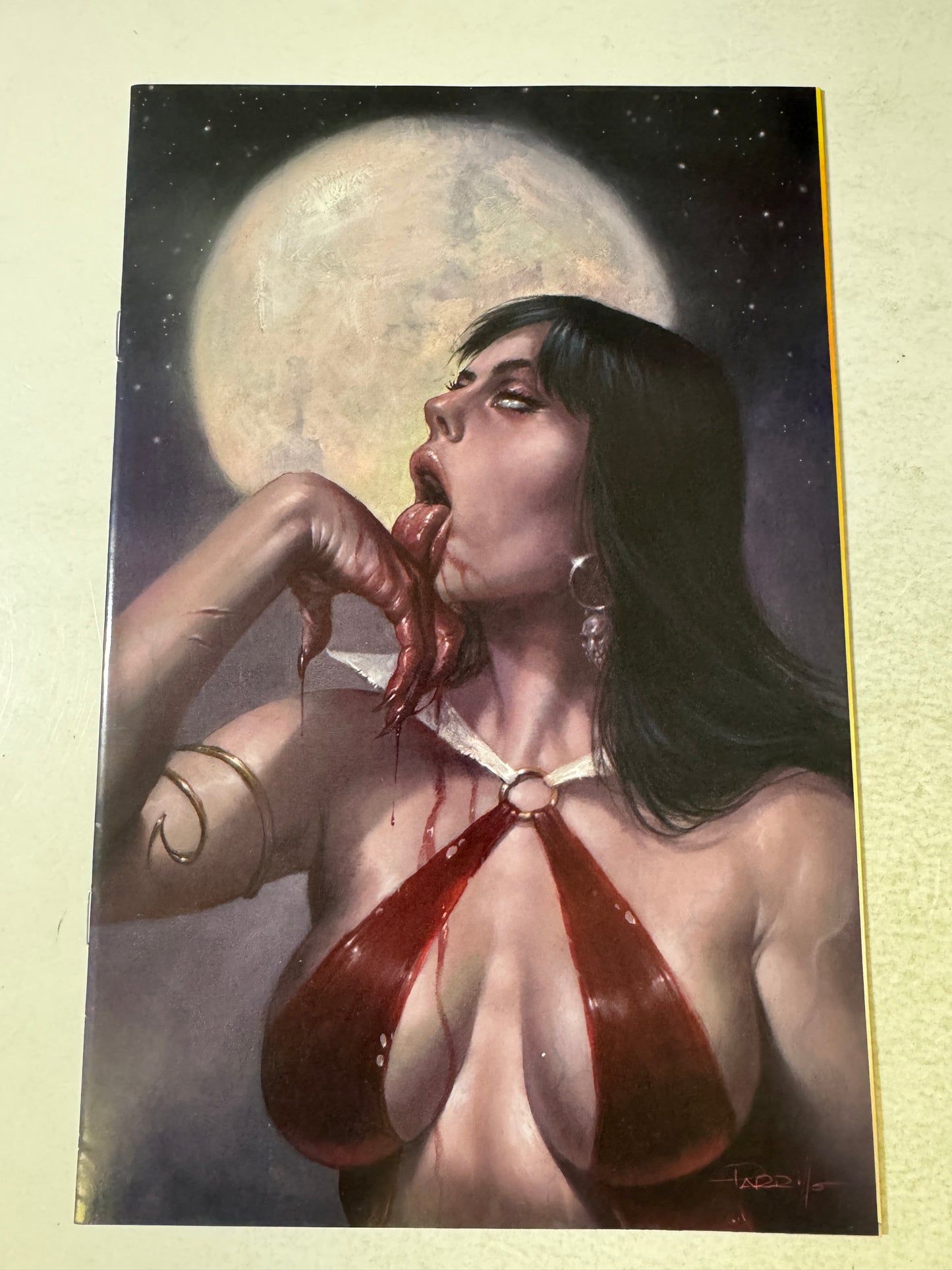 VAMPIRELLA #21 Vol 5 NM- Virgin  Lucio Parrillo Variant