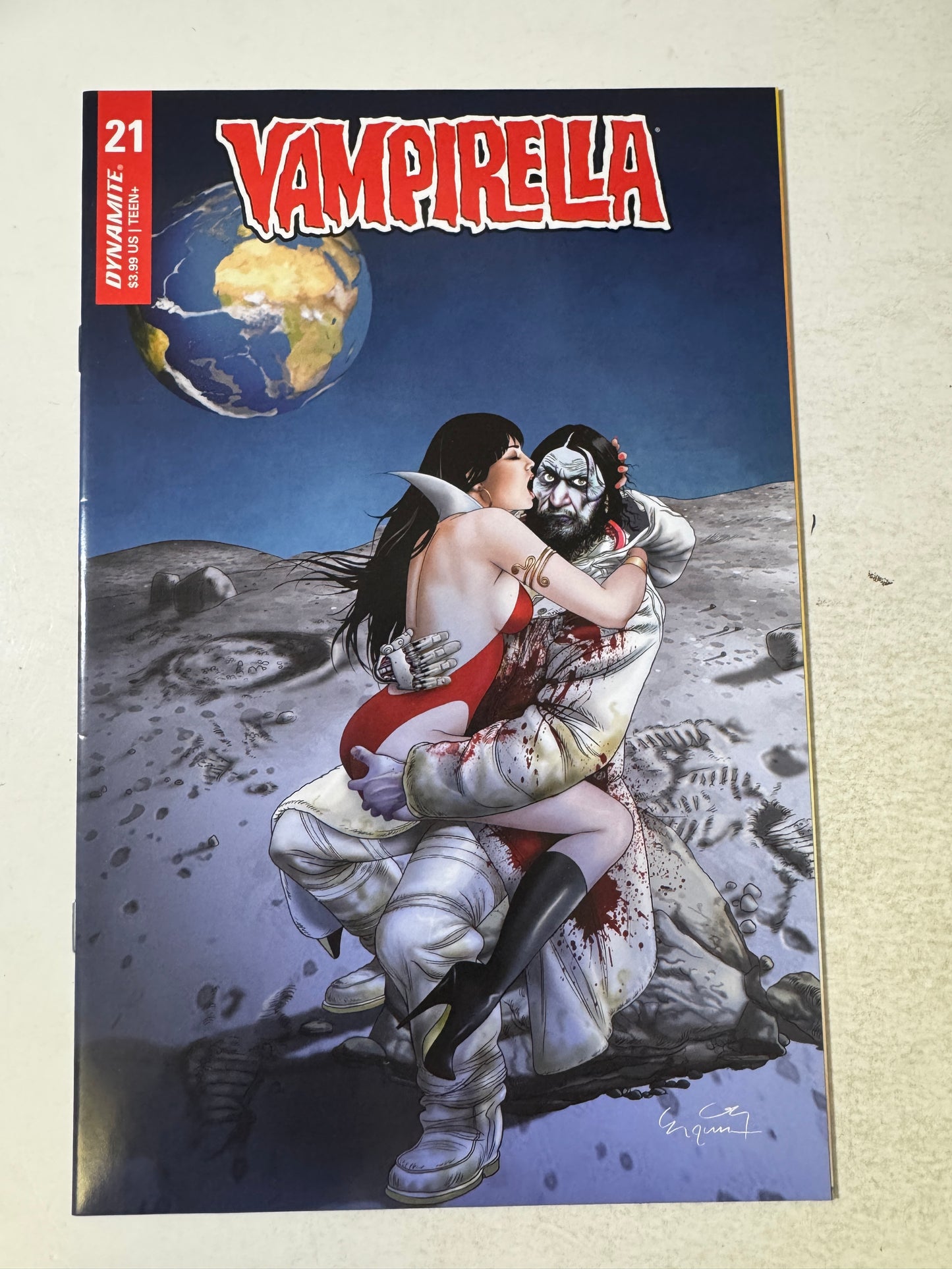 VAMPIRELLA #21 Vol 5 NM Gunduz D Variant